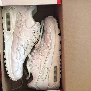 White nike air max 90
